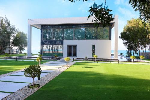Nurai Island’s Overwater Paradise : Luxury Retreat