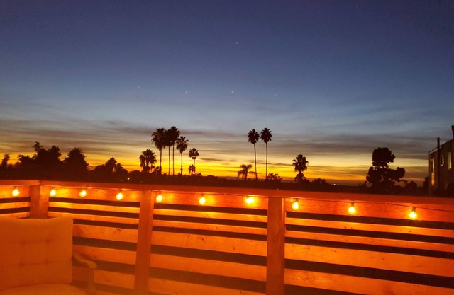 O'Side Playa Beach Bungalow home's Vacation Studio 1 mile east of Oceanside Pier