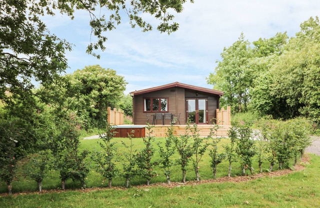 OAK LODGE, family friendly, with hot tub in Falmouth