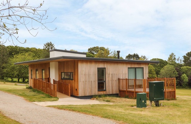 OAK, pet friendly, with open fire in Truro