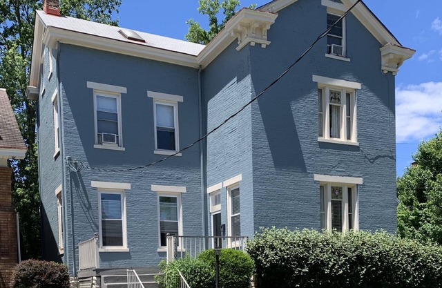 Oakley 2B/1B, quiet comfort close to everything