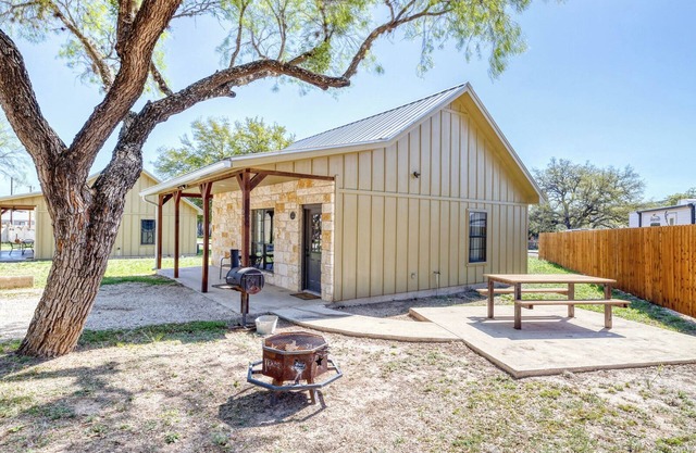 Oasis Cabin #2 on the Frio
