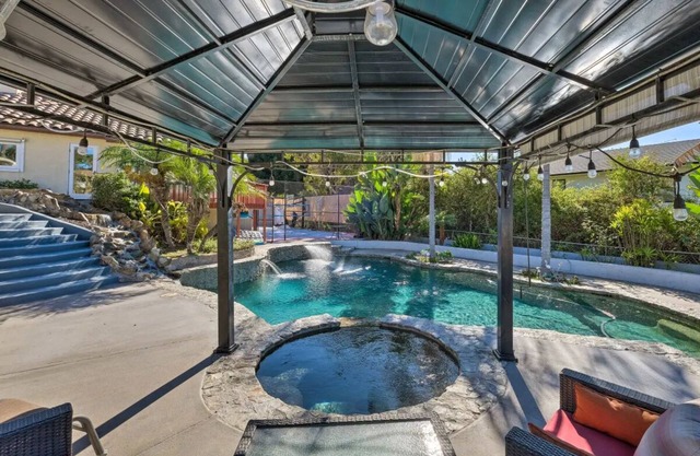 Oasis close to the Beach. Amenities and Convenient and Quiet. 2 Bed 3 Bath