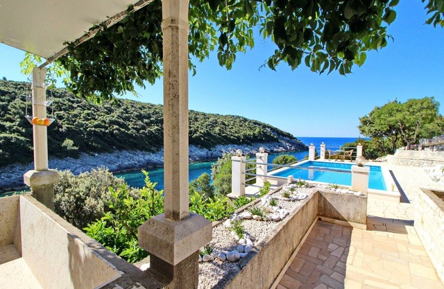 Oasis of peace - Two Bedroom Apartment with Pool and Sea View