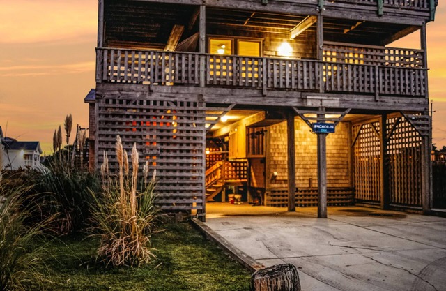 OBX Family Getaway Gem - Walk to beach - Private Pool, Hot Tub & Laser Tag