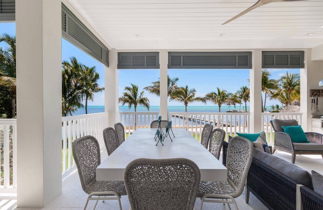 Ocean & beachfront 4 bedroom, dockage, luxury residence, Islamorada, FL Keys