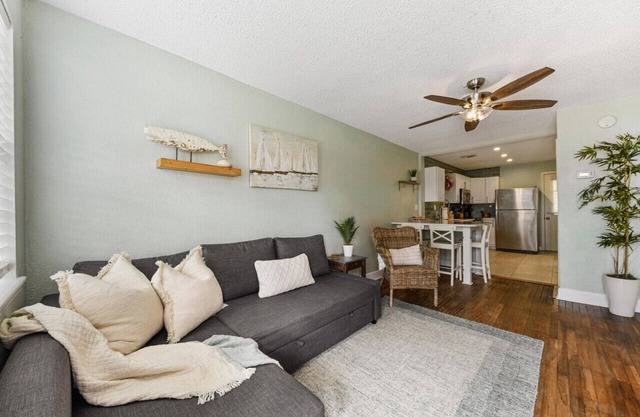 Ocean Blue Cottage 2|1 Blk to Beach| Close to Mayo