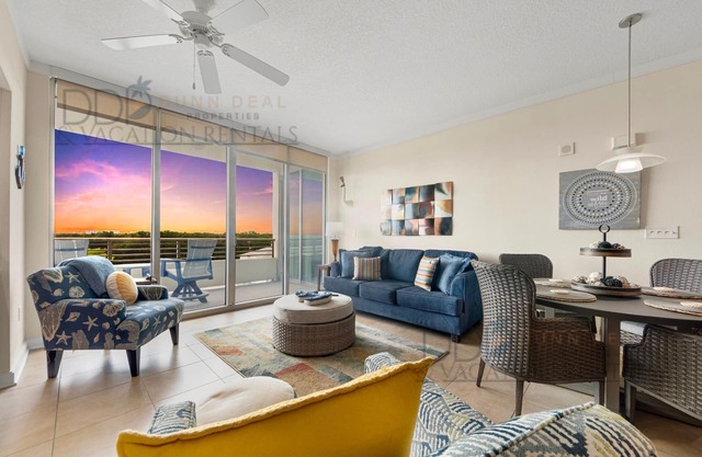 Ocean Club 401 Enjoy panoramic views of the Gulf!