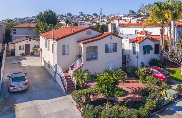 ocean front 1-bedroom house in fantastic San Diego with AC, WiFi