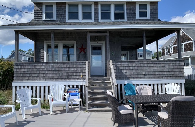 Ocean front 4 Bedroom/2 Bath cottage