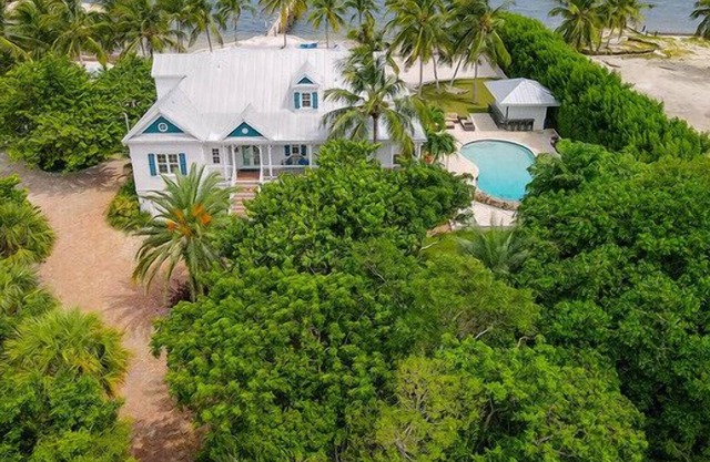 Ocean Front 5 Bedroom Estate in the Heart of Islamorada