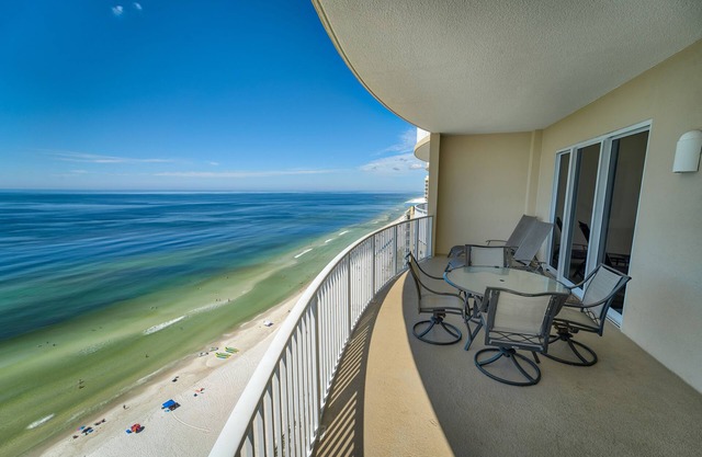 OCEAN FRONT! FREE BEACH CHAIRS INCLUDED - AMAZING 5 STAR OCEAN FRONT CONDO