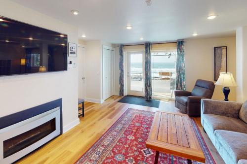 Ocean Front Studio, Heron at Oregon House, Stairs to the Beach!