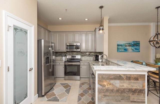 OCEAN/GOLF COURSE VIEWS- 400 BLDG-3 MINUTES AND EASY ACCESS TO BEACH