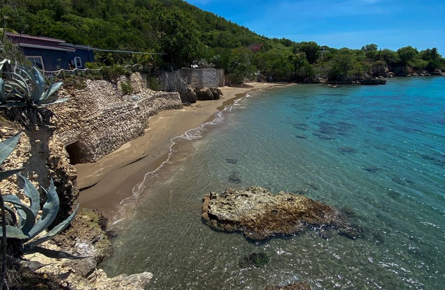 Ocean Paradise: 6BR, 5BA, Pool, Family and Pet Friendly with Private Beaches!