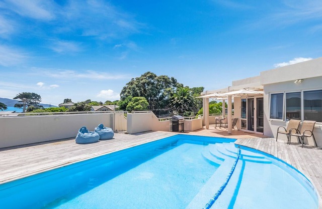 Ocean Pearl – Raumati Beach Holiday Home
