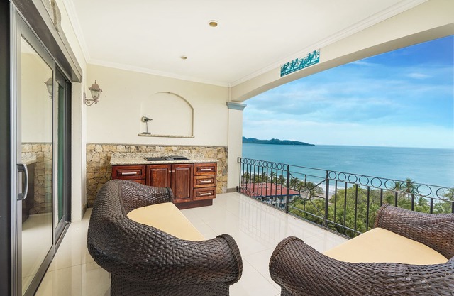 Ocean view at its best at a walk from the beach!