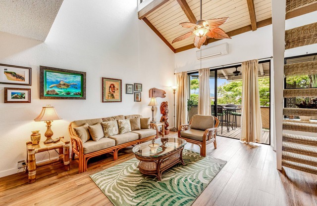 Ocean-view condo with pool, hot tub, lanai & tropical decor - near dining/shops