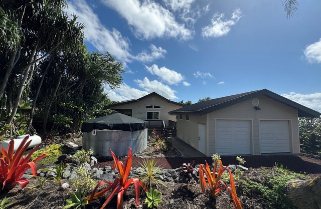 Ocean View House with Balcony. Walking Distance to the beach