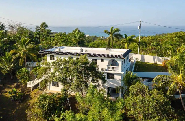 Ocean View, Mountain TOP Villa Near Steps Beach