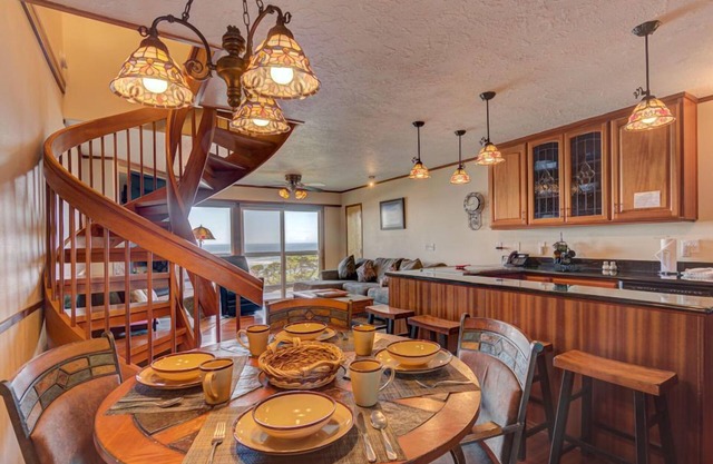 Ocean-View Suite with Jacuzzi Tub | Sleeps 6
