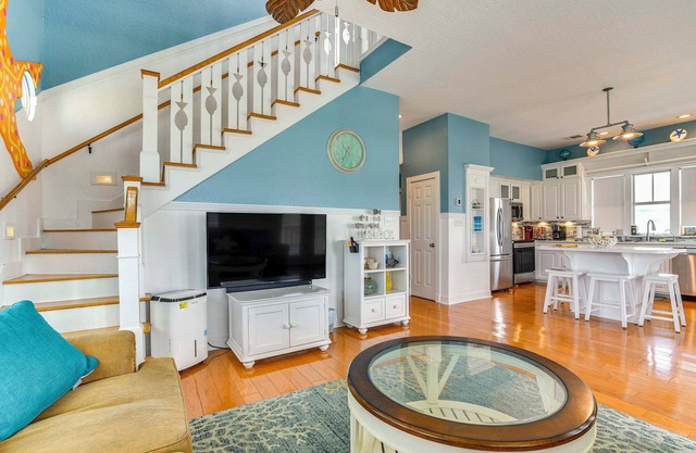 Ocean Views: Pet-Friendly Surfside Beach Gem