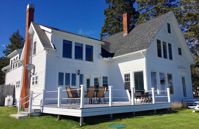 Oceanfront -10 rm-6 BR-2BA - Sleeps 15 lg deck - outdoor shower- Beach