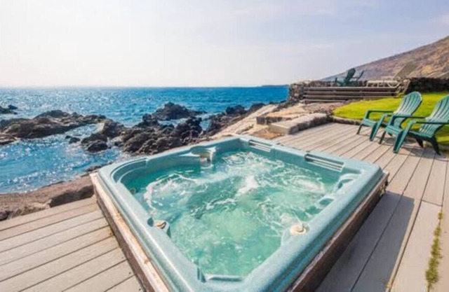 Oceanfront 4 BR for 12! Weddings/Receptions!