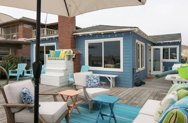 Oceanfront Beach House on Sand. Welcome to the Hula Hut!