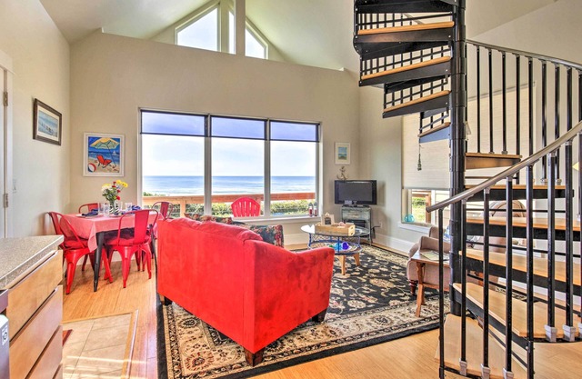 Oceanfront Cottage w/Deck & Secluded Beach Access!