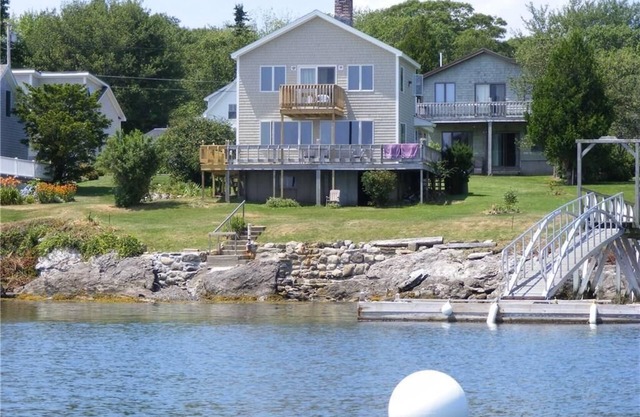 Oceanfront cottage with stunning sunrises over the Cribstone Bridge