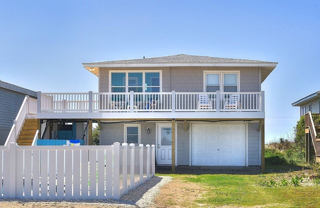 Oceanfront. Heatable Saltwater Pool. Perfect For A Small Family.