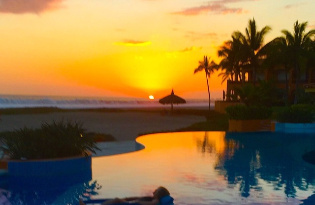 OCEANFRONT Luxury Condo DECEMBER SPECIAL!!! WARM WEATHER...GOLF...SEA BREEZES
