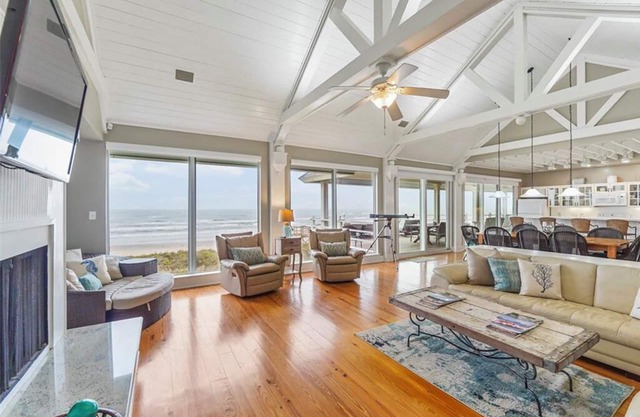 Oceanfront modern 4BR home with stunning views