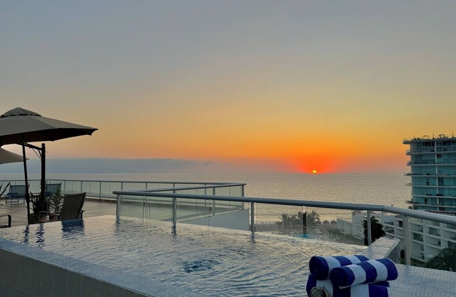 Oceanfront PH with Private Pool