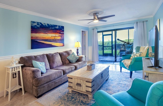 Oceanfront retreat with pool and sauna access, patio, deep tub - dog-friendly