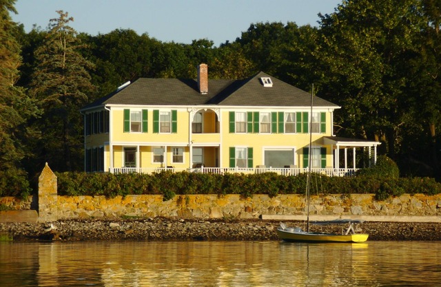 Oceanfront, Stunning Views of Islands/Lighthouse, Tennis, Walk to Restaurants