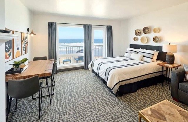 Oceanfront Suite - King Bed - Heated Indoor Pool & Hot Tub