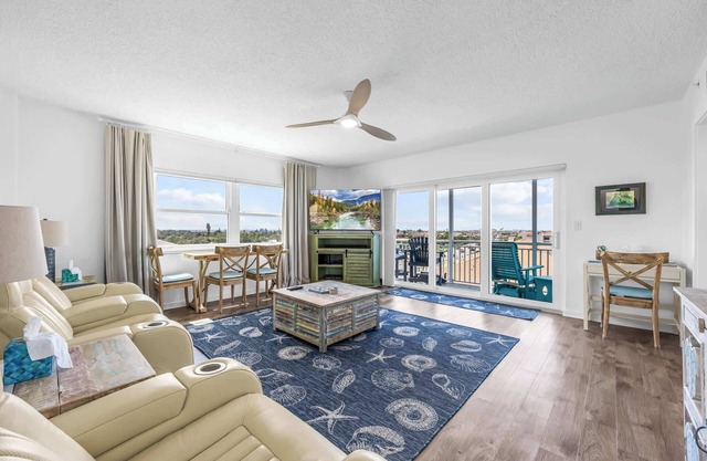 Oceanpoint 611 – Top-Floor Oceanview Condo w/Balcony & Rocket Views
