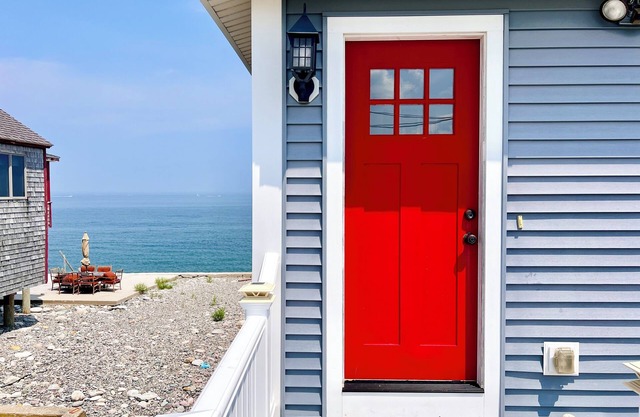 Oceanside - 4 Bedroom Family-Friendly Oceanfront Home