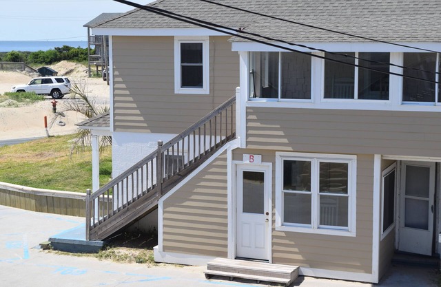 Oceanside Accommodations - Efficiency Room with Cooking