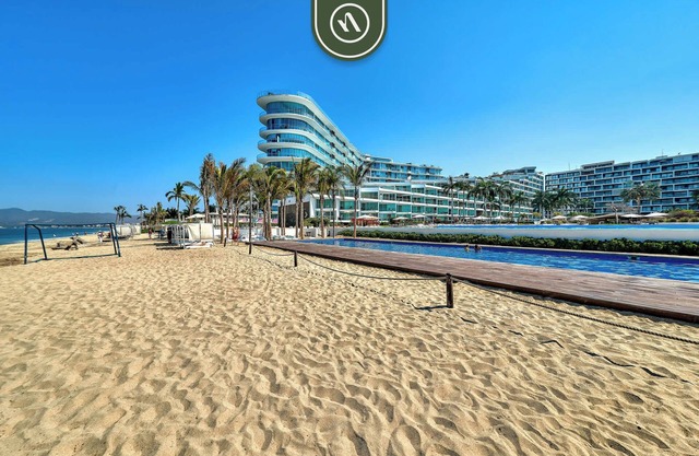 Oceanview 1 BR Condo - Private Beach - Pools