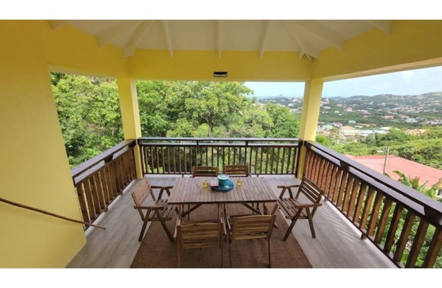 Oceanview 2-Bed, 2-Bath 10 Minutes From Beaches