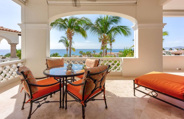 Oceanview 2BD Condo with the Beachfront Club Access