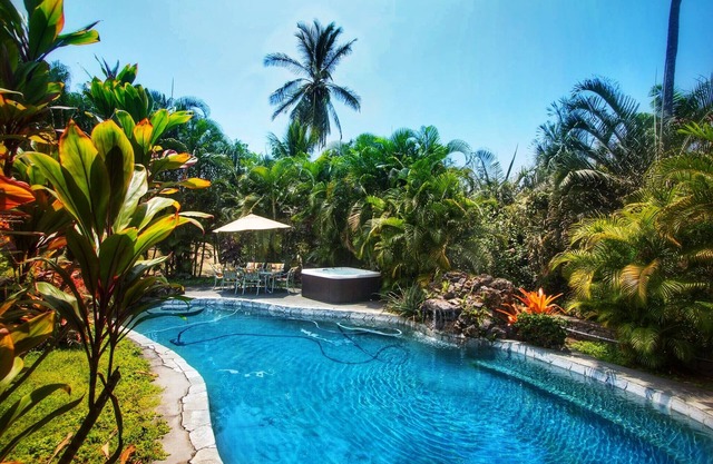 Oceanview 5-bedroom house with private pool/spa/AC and WiFi close to beaches