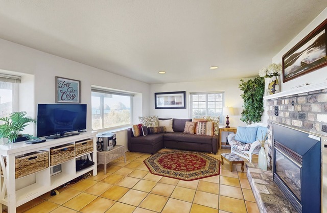 Oceanview Escape with Sweeping Views and Easy Beach Access