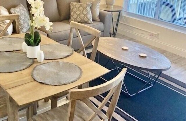 OceanView Oasis, Pool, Balcony. 1 Block to the Beach