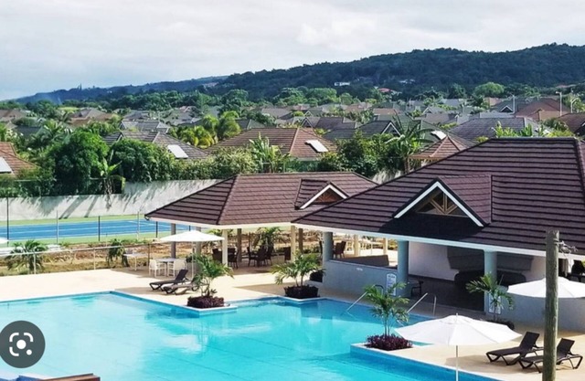 OCHO RIOS, BEACH/POOL, FULLY A/C, GATED 24hr Security, SLEEP 6