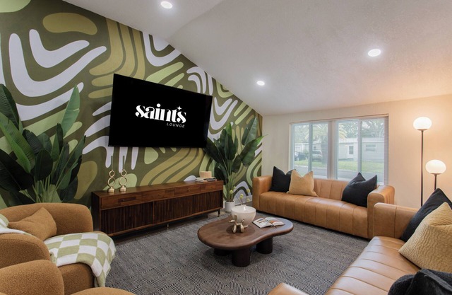 OCTOBER SALE. Private Saltwater Pool! Close to Beaches & Downtown St. Pete!