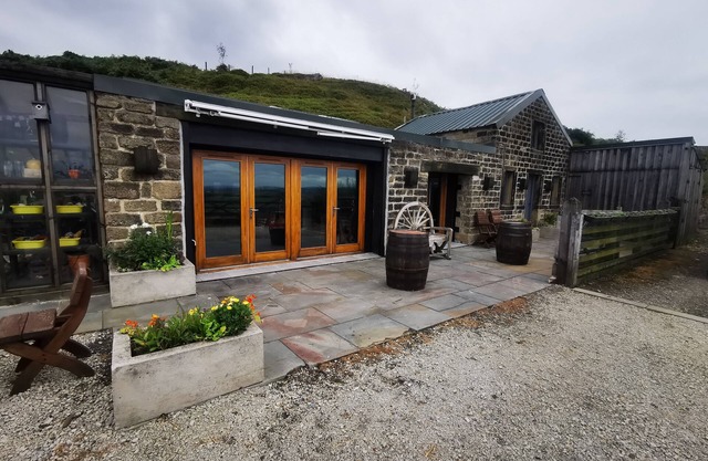 Off grid remote cottage secure garden dog friendly